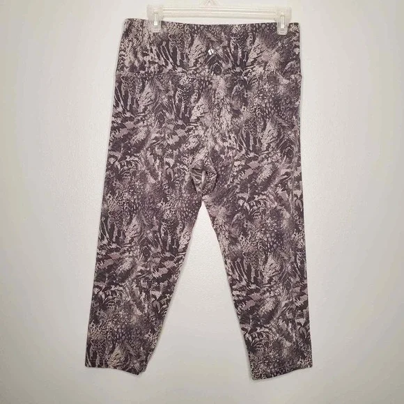 Style & Co Sport Women's‎ Size L Workout Capris Gray Animal Print Gym Leggings - Picture 2 of 7